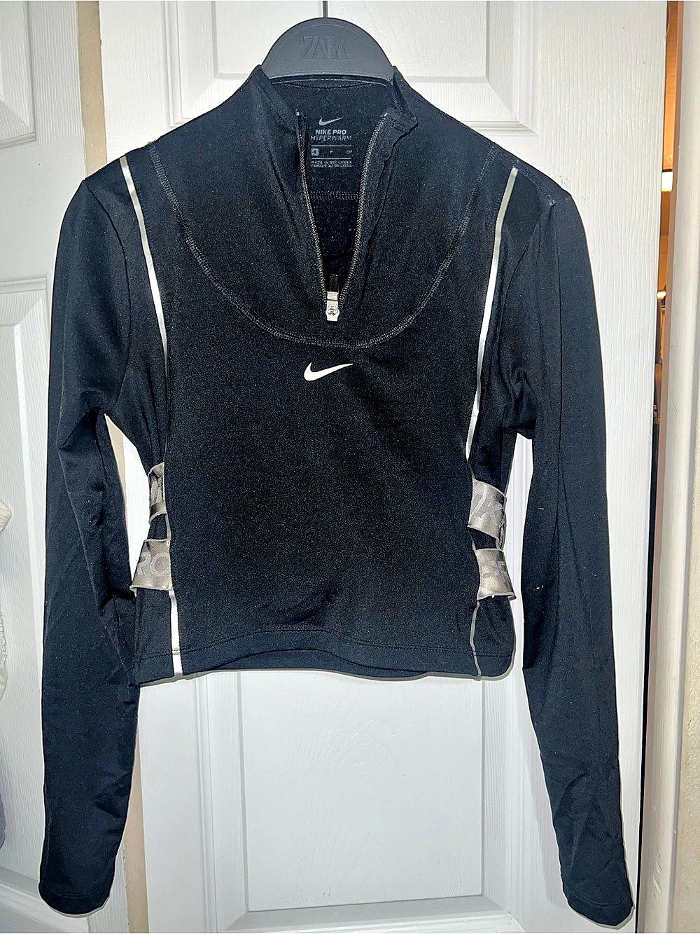 Nike Pro Women's Dri-FIT Cropped Long-Sleeve Top Black & Silver
